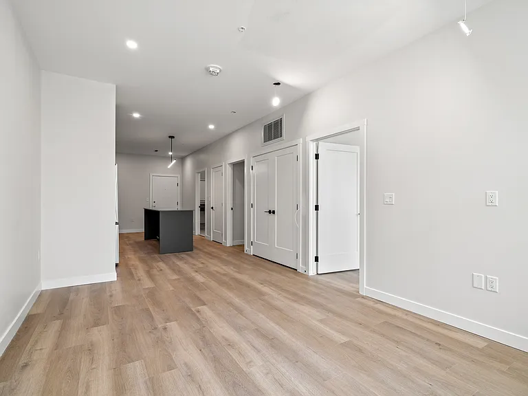 736 8th Ave SW — Photo 35