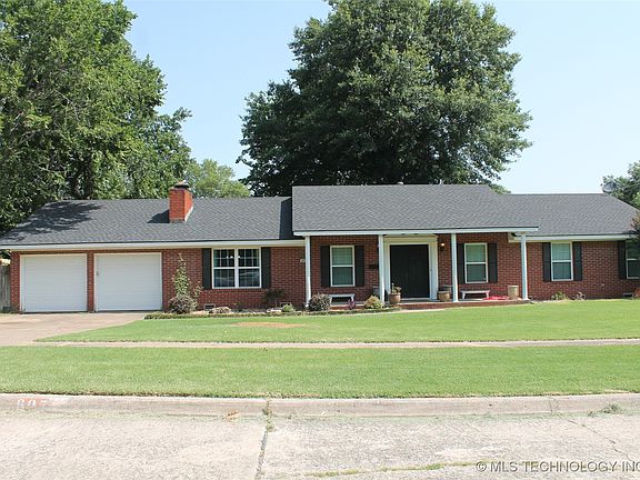 2nd image of 607 Garden Ln