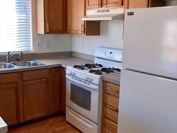 3rd image of 1003 SW Nye Ave