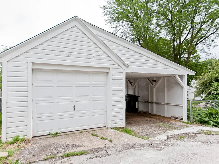 1 Car garage and Car Port