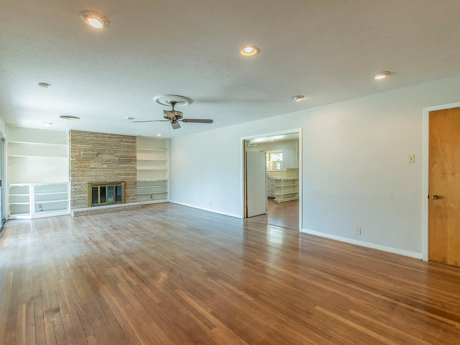 3 bed, 2261 sqft, $1,800 — Photo 4