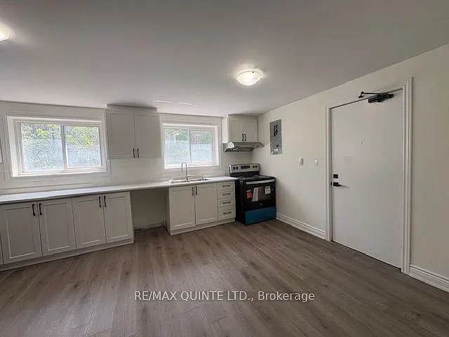 172 Queen St #2 — Photo 4