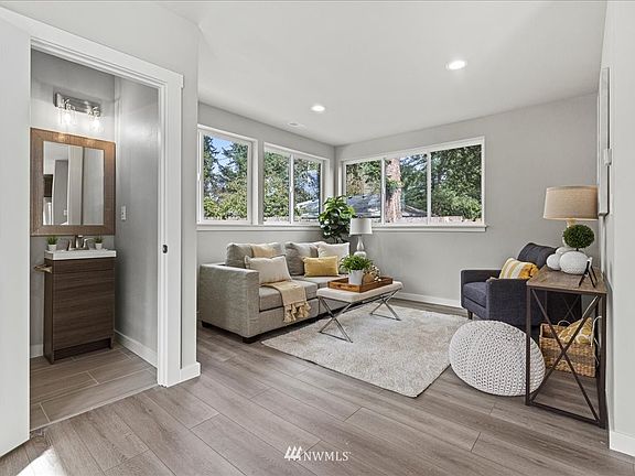 5th image of 11812 B 32nd Avenue NE