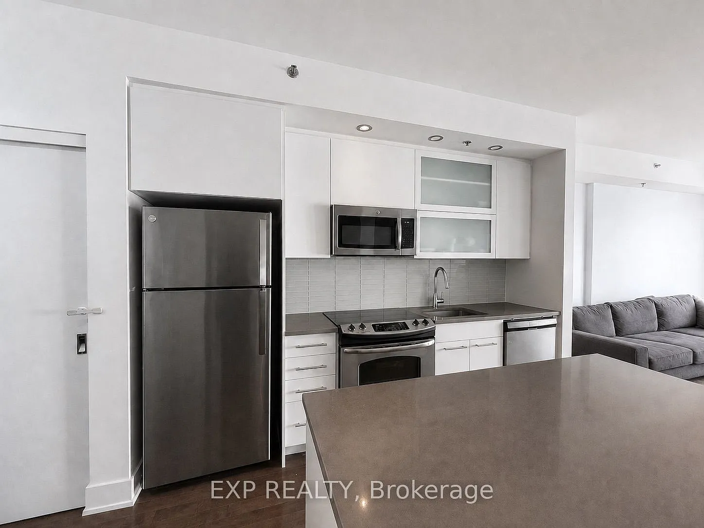 1 bed, $2,300 — Photo 3