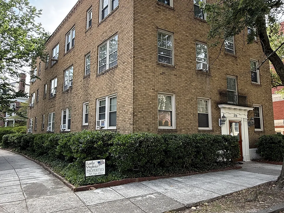 210 Drummond Pl