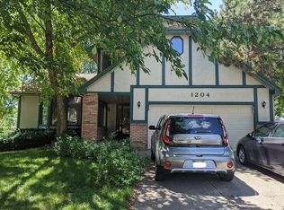 1204 Colonial Cir, Papillion, NE 68046