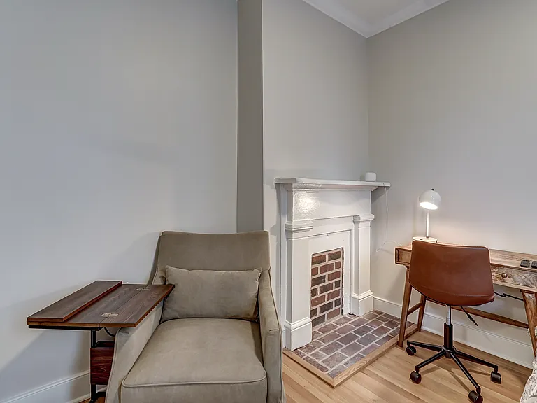 412 W Franklin St #D — Photo 6