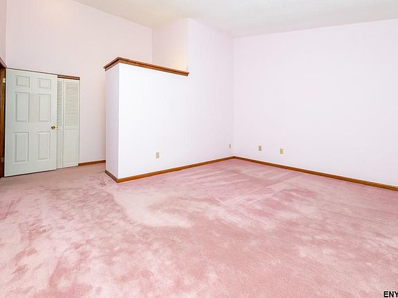 4th image of 139 Garnett Ln