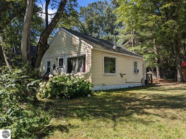 44 Cherokee Rd, Whittemore, MI 48770