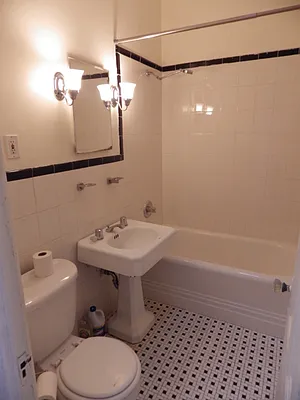 Rented by Kings Court Real Estate | media 10