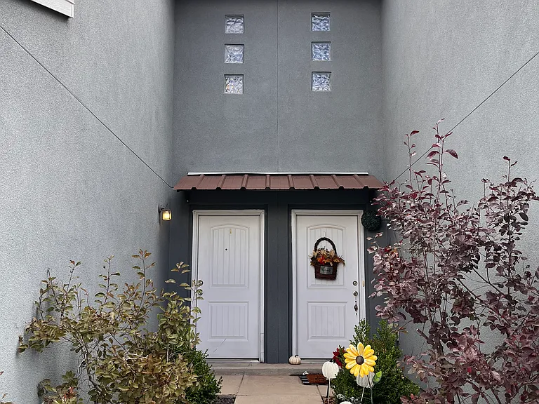 12844 Lomas Blvd NE — Photo 3