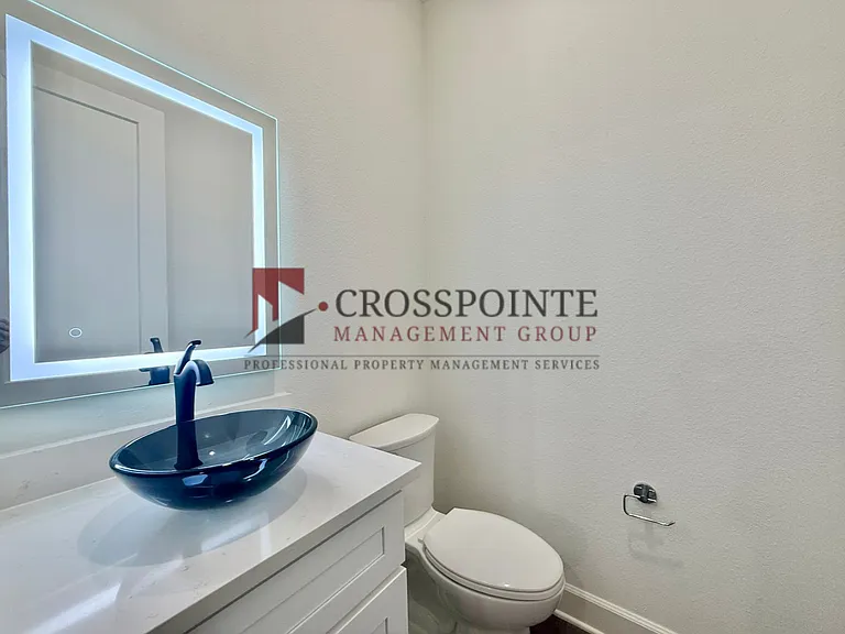 548 W Erwin St — Photo 7