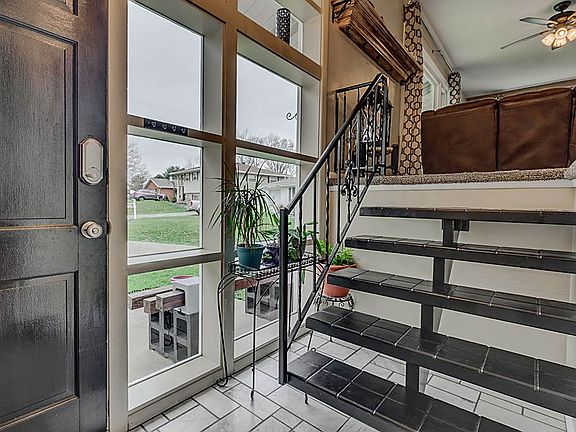2nd image of 3638 Parkview Dr
