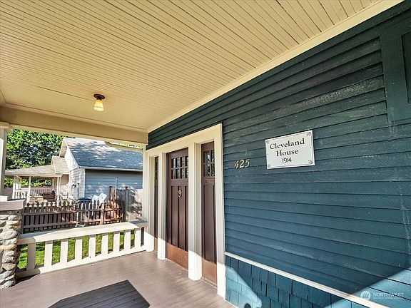 3rd image of 425 Pine Avenue