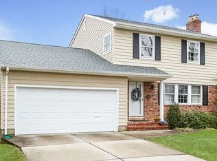 16 Elm St, Garden City, NY 11530