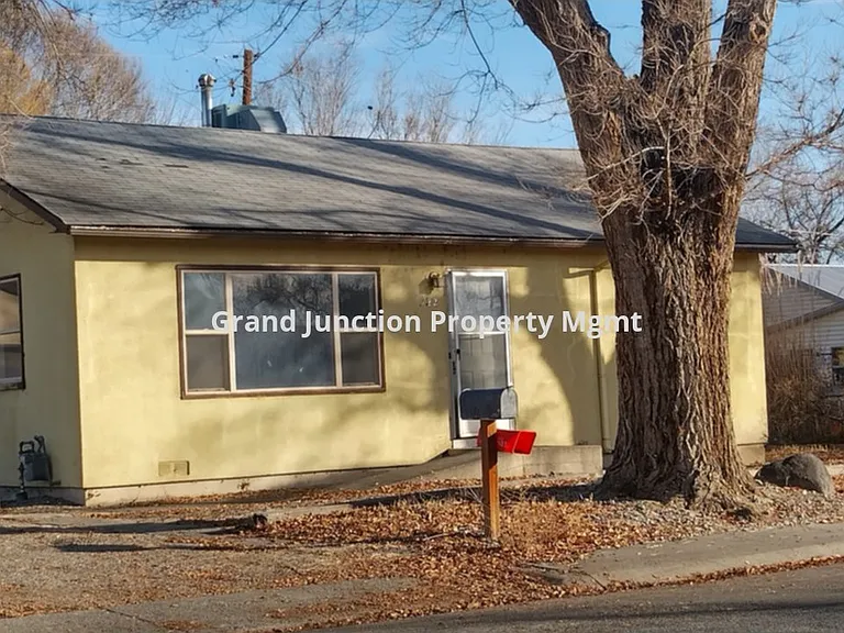 522 Compton St — Photo 3