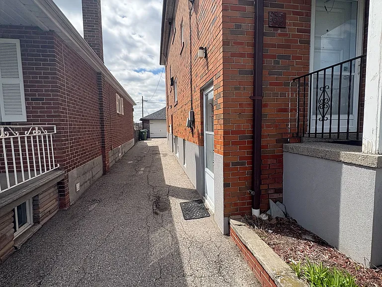 62 Richardson Ave — Photo 10