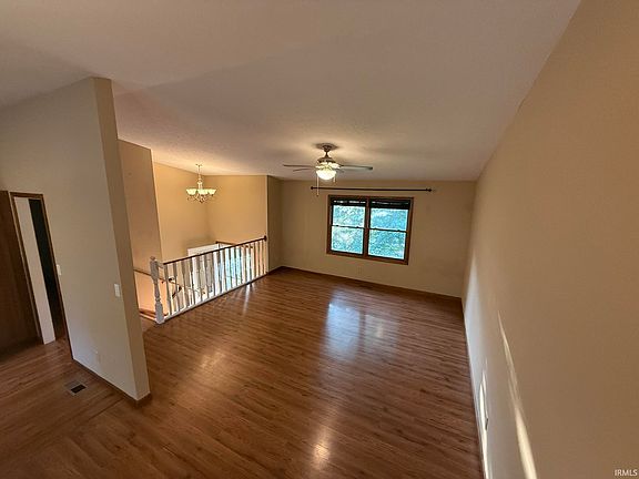 3rd image of 906 S Rolling Rock Dr