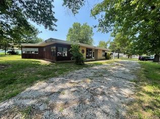 208 N 14th St, Ponca City, OK 74601