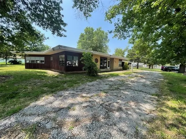 208 N 14th St, Ponca City, OK 74601