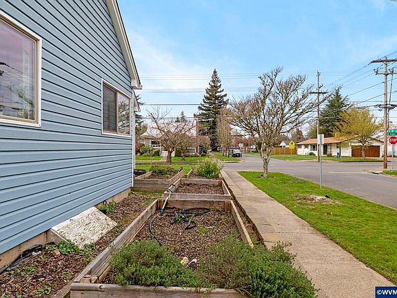 4th image of 1336 NE Evans St