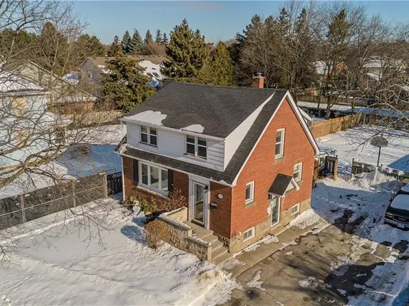 755 Maple Ave, Burlington, ON L7S 2K1