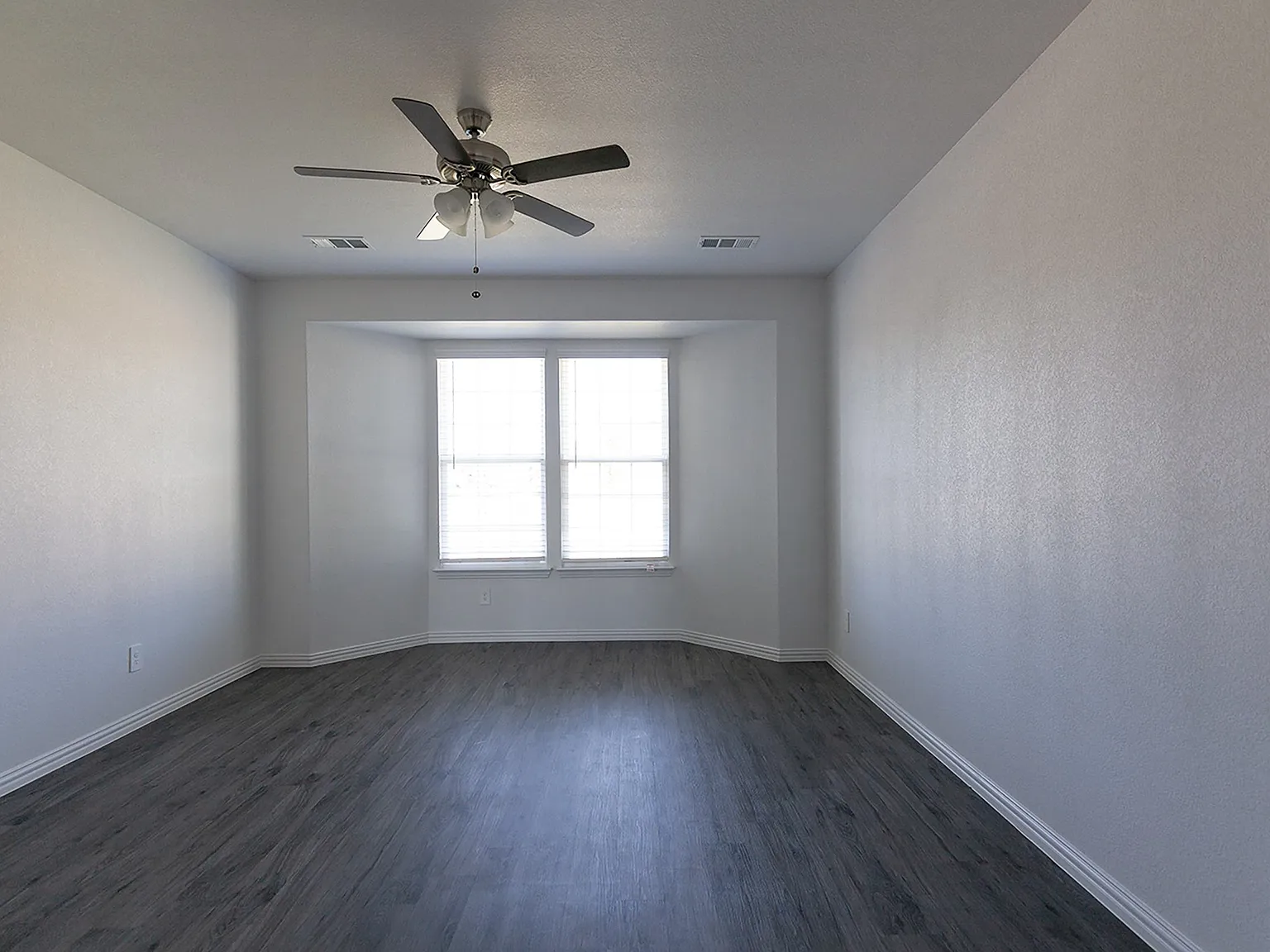 211 Jardim Ln — Photo 4