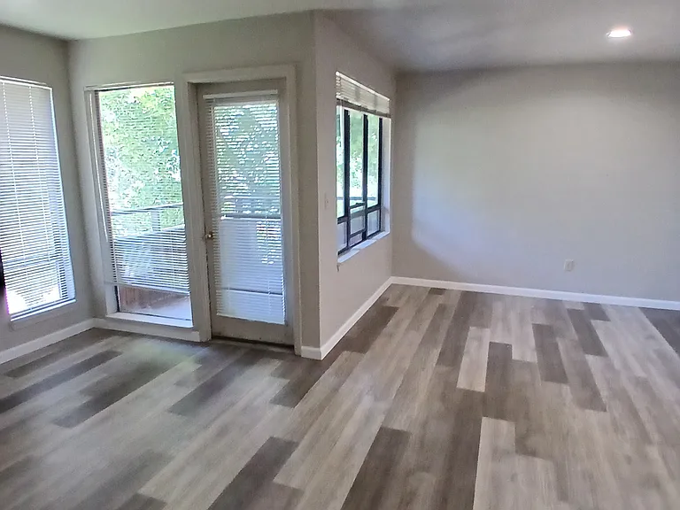 Plaza Apartments — Photo 18