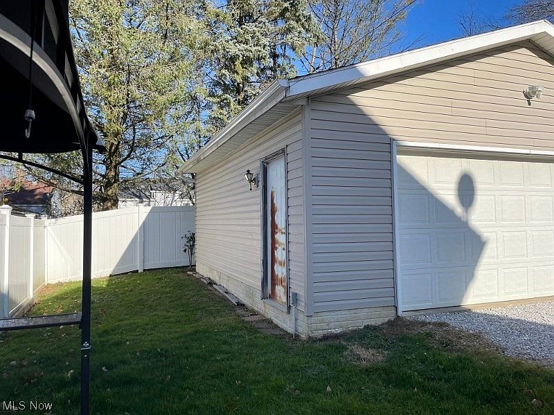 815 Saxon Ave, Akron, OH 44314 Zillow