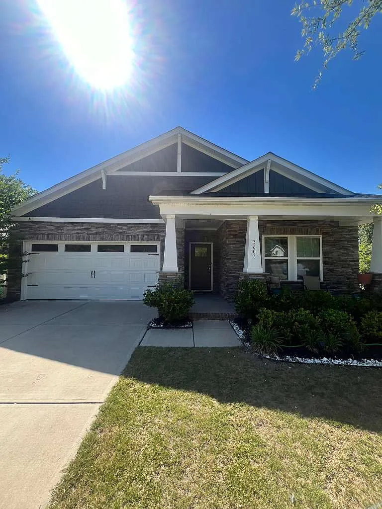 3 bed, 2.5 bath, 2099 sqft, $2,700 — Photo 1