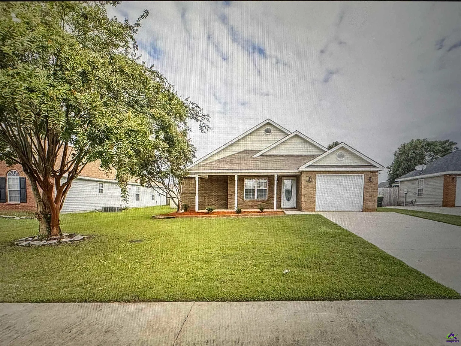 3 bed, 2.0 bath, 1414 sqft, $1,750 — Photo 2