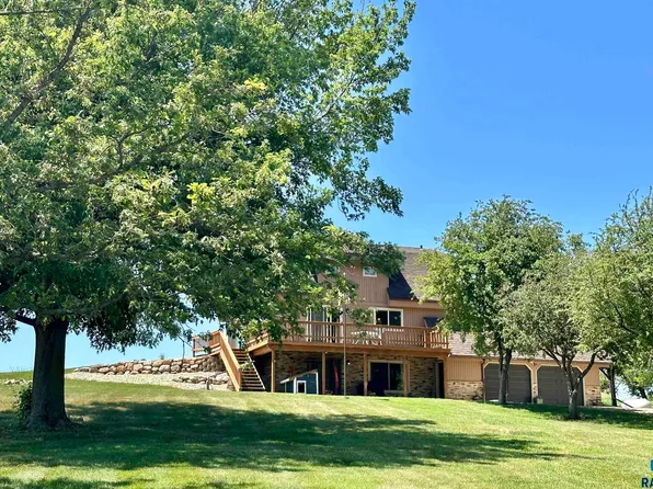 46675 249th St, Colton, SD 57018