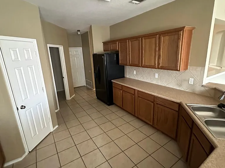 2219 Memory Ln — Photo 3