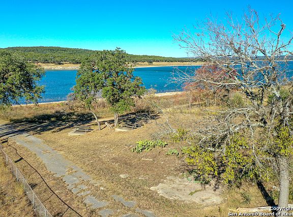 4th image of 139 Spanish Oak Esplanade