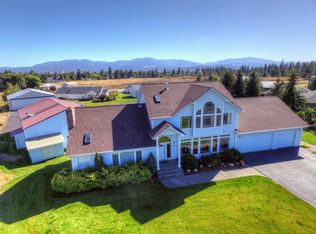 8322 N Glenarvon Ln, Newman Lake, WA 99025
