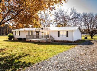 943 Tabor Rd, Harmony, NC 28660