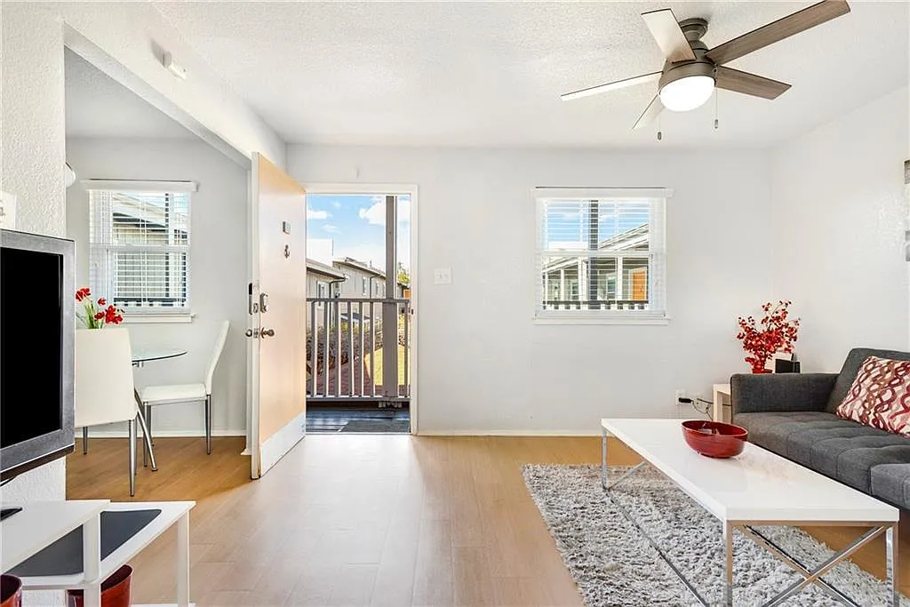 2 bed, 1.0 bath, 820 sqft, $1,400 — Photo 3