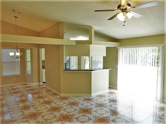 2nd image of 2139 Orangewood St #4