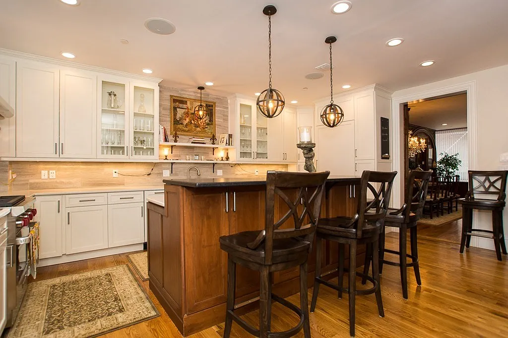 2 bed, 3.0 bath, 3435 sqft, $9,000 — Photo 3