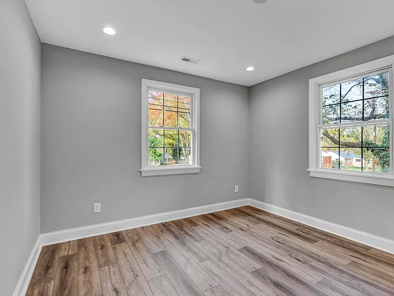2451 Boone Ave — Photo 21