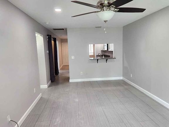 3rd image of 923-925 SE 23rd Pl