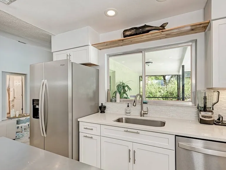 7107 Queen Palm Cir — Photo 4