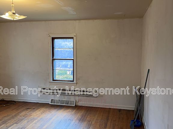 5th image of 424 Zeigler Ave APT 2