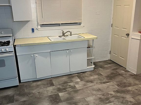 4th image of 1433 5th Ave