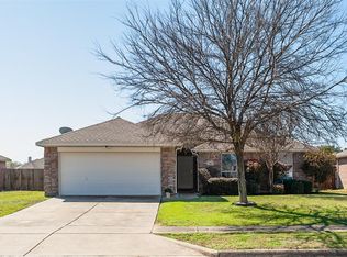 305 Valley Dr, Aubrey, TX 76227