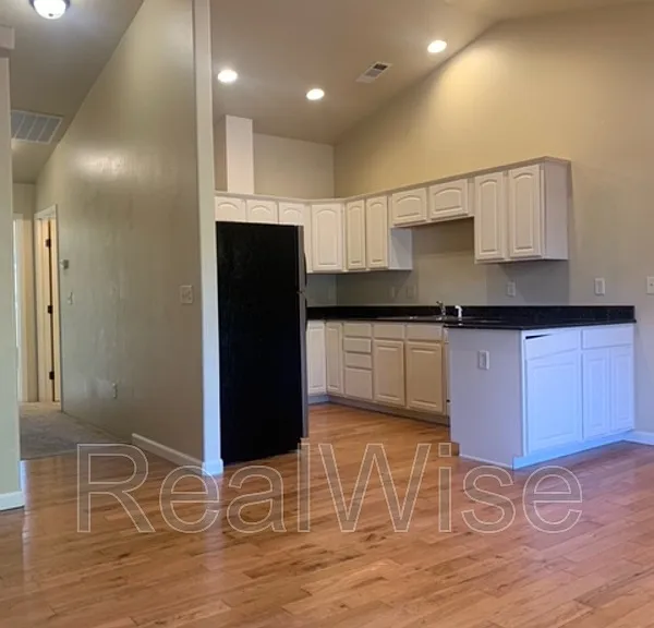 205 Classick Dr — Photo 3