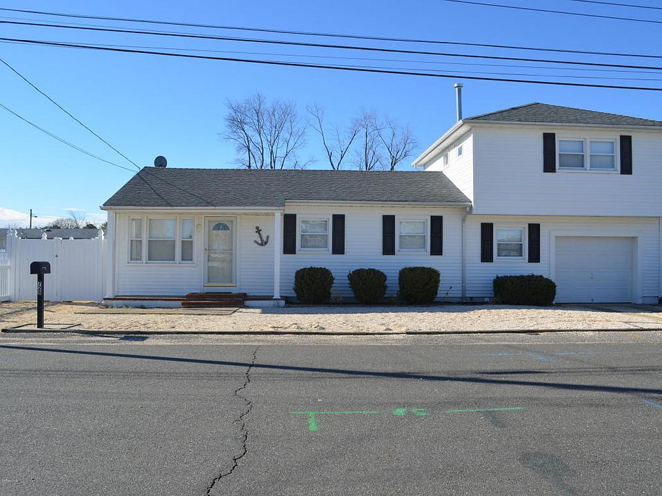 1st image of 728 Charlotte St