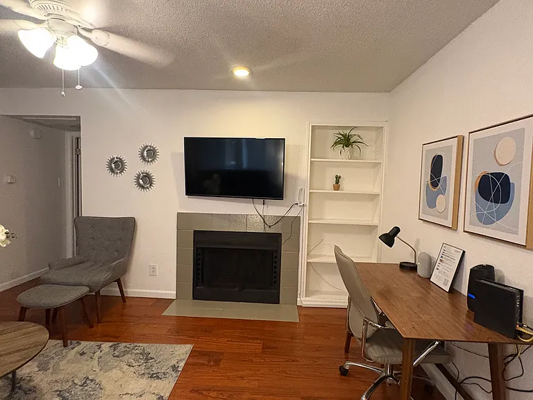 3851 Evergreen St — Photo 3