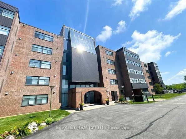 276 Oakdale Ave #408, Saint Catharines, ON L2P 3S5