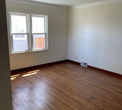 5th image of 1120 California Ave W